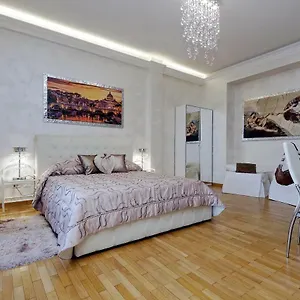 Luxury Rom