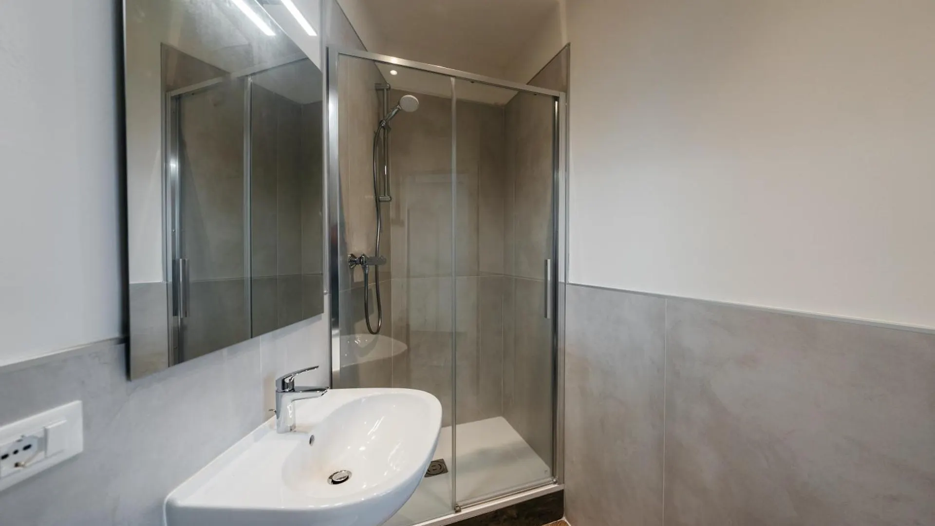 Porta Nuova Suites Verona 0*,  Italy
